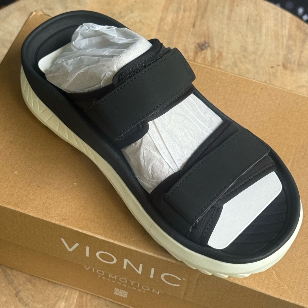*NIB*VIONIC Recovery Sandals - Renewal/ Unisex Size 8 M
Black/White outsole